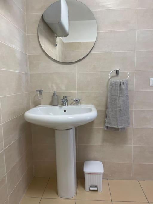 L'Etrange Rendez-Vous Tome 1 Appartement Carona  Buitenkant foto
