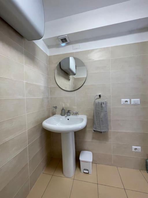 L'Etrange Rendez-Vous Tome 1 Appartement Carona  Buitenkant foto